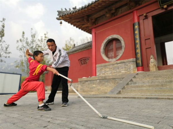 嵩山少林寺武术学校的课程安排是怎样的？