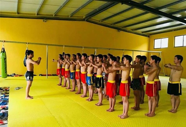 现在少林寺武术学校学费一年需要多少钱？